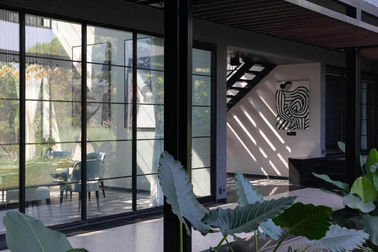 Stayvista At The Charcoal Villa Luxury Collection Alibag Bagian luar foto