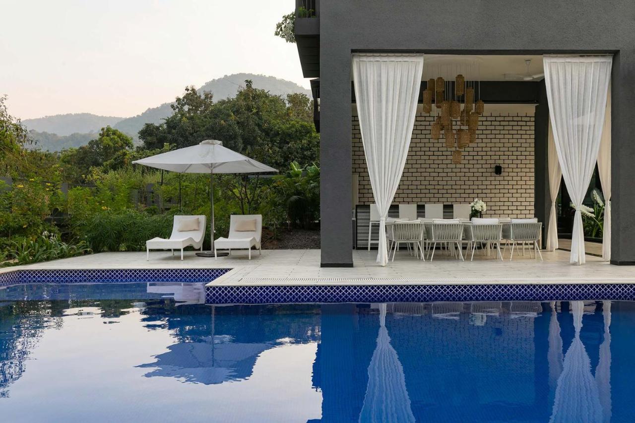 Stayvista At The Charcoal Villa Luxury Collection Alibag Bagian luar foto
