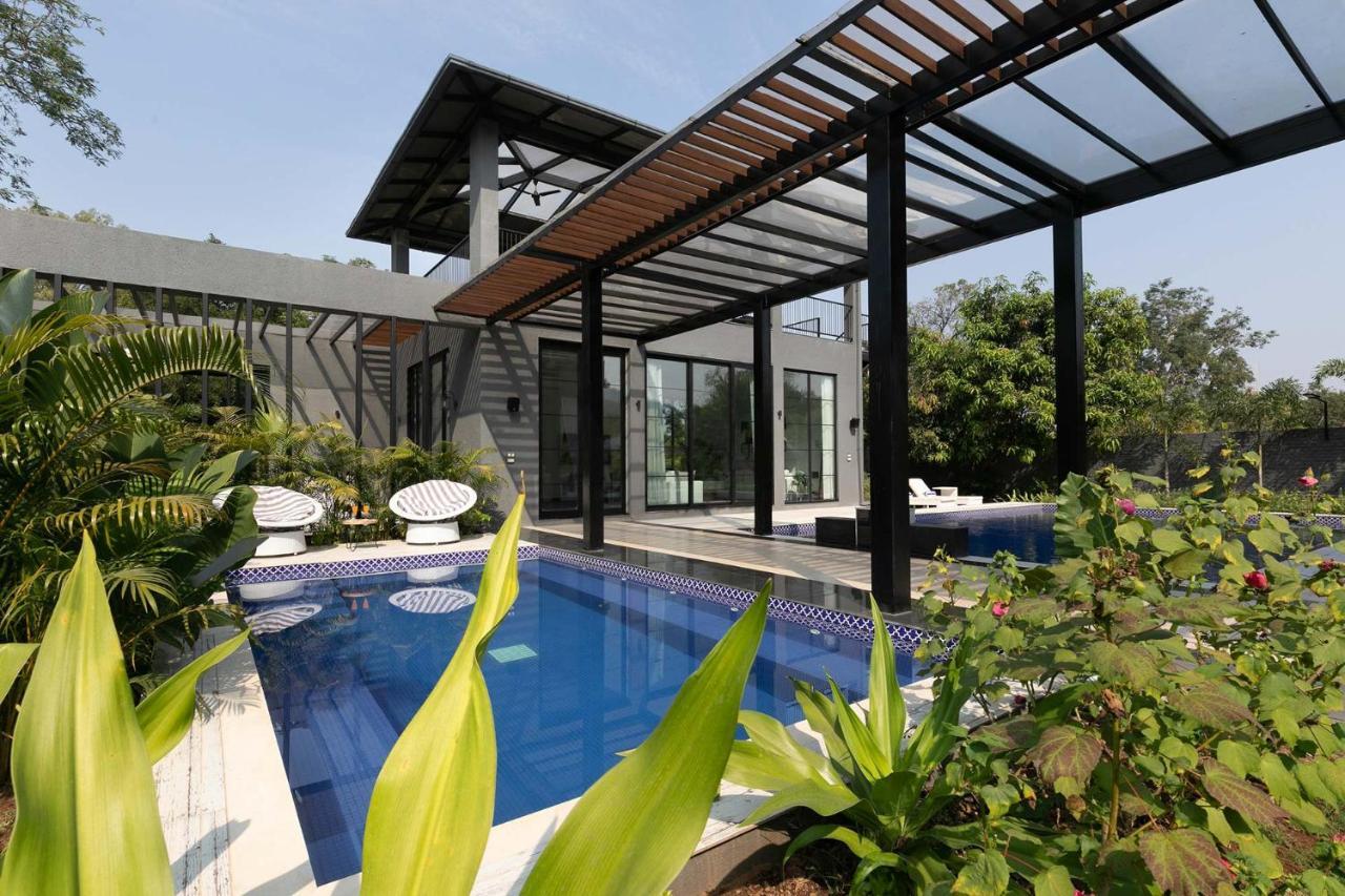 Stayvista At The Charcoal Villa Luxury Collection Alibag Bagian luar foto