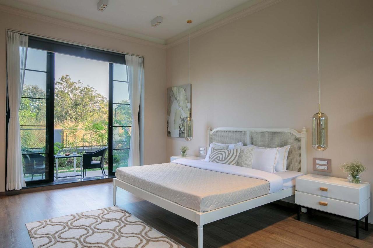 Stayvista At The Charcoal Villa Luxury Collection Alibag Bagian luar foto